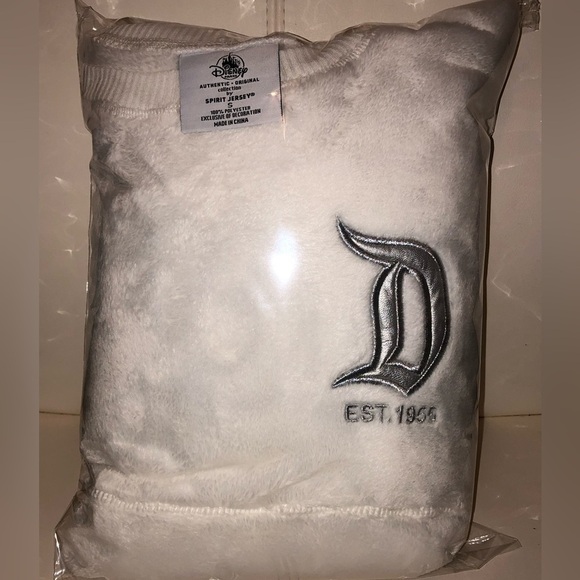 Disneyland Fleece Spirit Jersey for Adults - Picture 9 of 10